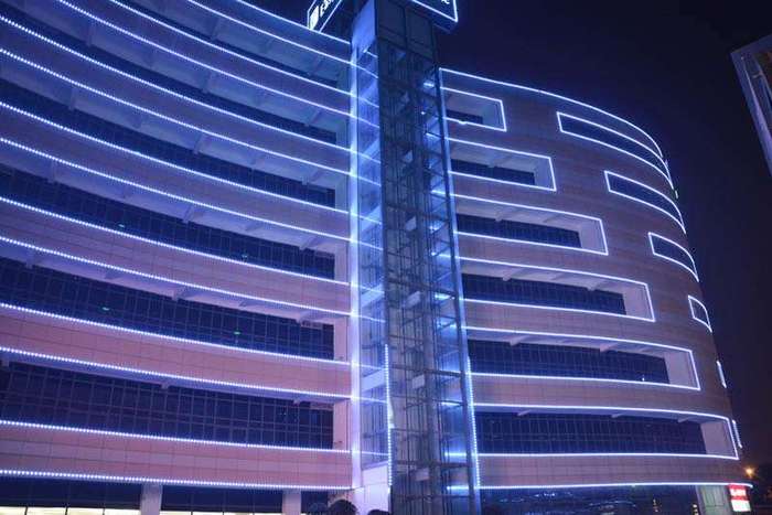 如何突出建筑外墻樓體亮化設(shè)計的夜景效果